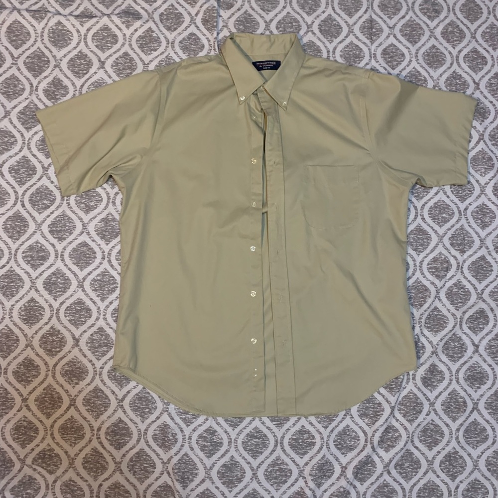 RoundTree and York Button Up Shirt